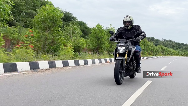 விலை தான் அதிகம் மத்தபடி எல்லாம் சூப்பர் . . . ஹோண்டா CB300F பைக் - ரிவியூ