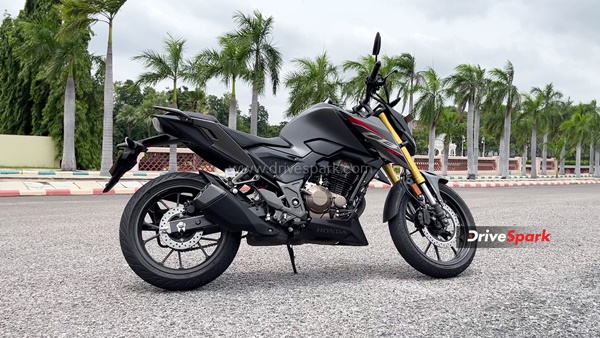 விலை தான் அதிகம் மத்தபடி எல்லாம் சூப்பர் . . . ஹோண்டா CB300F பைக் - ரிவியூ