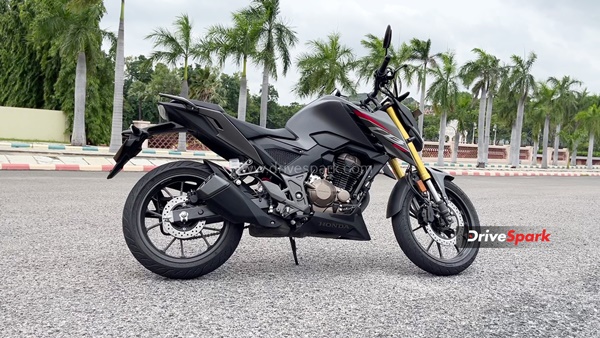 விலை தான் அதிகம் மத்தபடி எல்லாம் சூப்பர் . . . ஹோண்டா CB300F பைக் - ரிவியூ