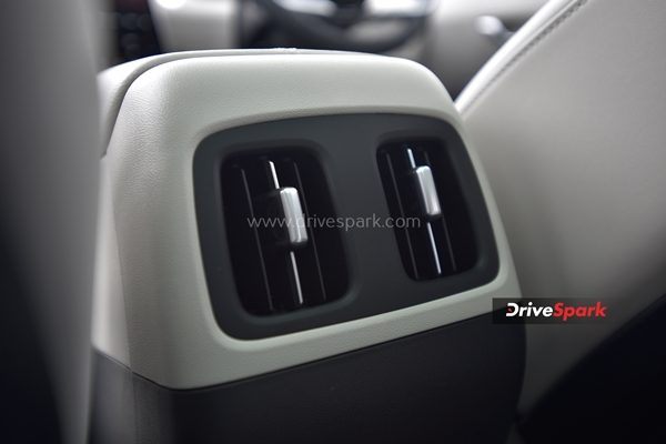 தோற்றத்தைத் தவிர பெருசா ஒன்னும் மாற்றம் இல்லை . . . புதிய ஹூண்டாய் டுஸான் - ரிவியூ