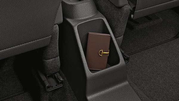 மலிவு விலை கார்தான்... ஆனா அத பரிசா கொடுக்குறதுக்கும் தனி மனசு வேணும்! பெரிய மனுசன் என்பதை நிரூபித்த தொழிலதிபர் பூனவல்லா!