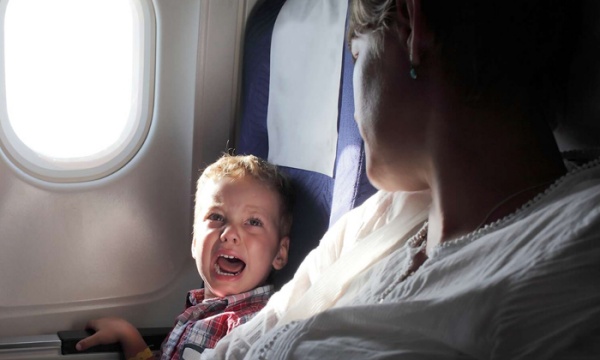 கைக்குழந்தையை விமானத்தில் அழைத்து செல்ல போகிறீர்களா? அப்போ இந்த 5 விஷயங்களை தெரிஞ்சி வெச்சிக்கோங்க!!