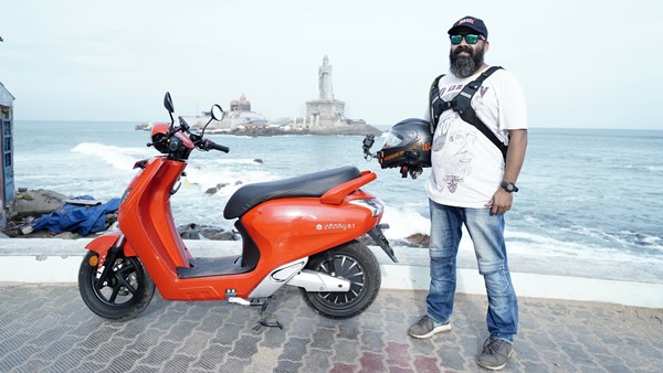 தன்னம்பிக்கை... எலெக்ட்ரிக் ஸ்கூட்டரில் கன்னியாகுமரி-காஷ்மீர் பயணம்... பிரம்மிக்க வைத்த கர்நாடக யூ-டியூபர்!