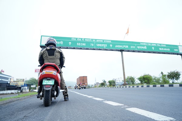 தன்னம்பிக்கை... எலெக்ட்ரிக் ஸ்கூட்டரில் கன்னியாகுமரி-காஷ்மீர் பயணம்... பிரம்மிக்க வைத்த கர்நாடக யூ-டியூபர்!