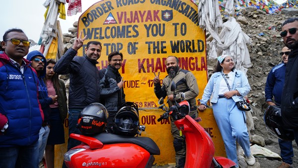 தன்னம்பிக்கை... எலெக்ட்ரிக் ஸ்கூட்டரில் கன்னியாகுமரி-காஷ்மீர் பயணம்... பிரம்மிக்க வைத்த கர்நாடக யூ-டியூபர்!