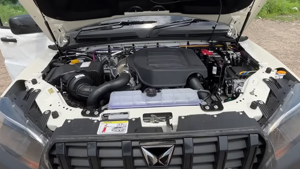 ஸ்கார்பியோ கிளாசிக் காரின் அடிநிலை வேரியண்ட் இப்படிதான் இருக்கும்! ஆடம்பரமே இல்ல, இருந்தாலும் அமர்க்களமா இருக்கு!