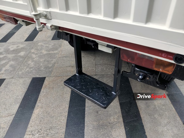 டெலிவரி துறைக்கான மஹிந்திராவின் பிரத்யேக எலெக்ட்ரிக் 3-வீலர்... இவ்ளோ கம்மியான விலைக்கா இத விக்க போறாங்க!