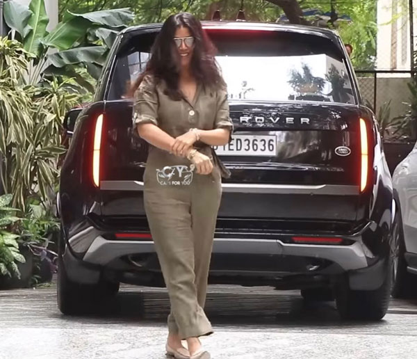 இவ்ளோ அதிக விலையுள்ள காரை நிம்ரத் வாங்கியிருக்காரா?.. யார் இந்த நிம்ரத்? அவர் வாங்கியிருக்கும் சொகுசு காரின் சிறப்புகள் என்ன?