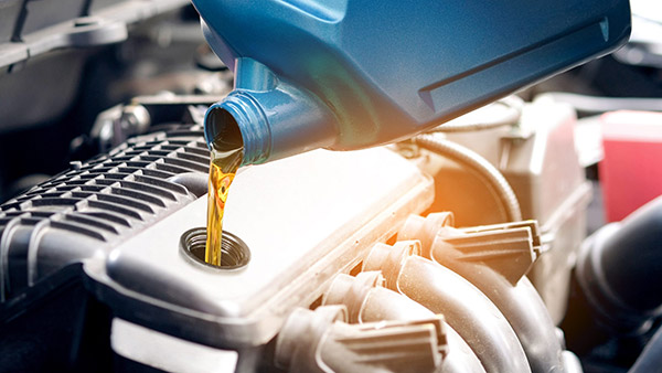 காரின் என்ஜின் ஆயிலை மாற்றுவதில் அலட்சியம் வேண்டாம்!! கார் வாரண்டி கூட கேன்சல் ஆக வாய்ப்பிருக்கு...!