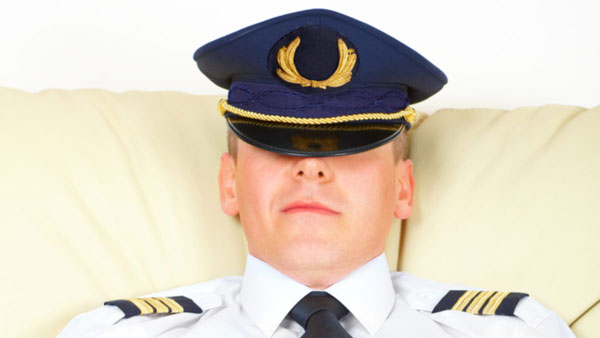 எந்த பிரச்சனையும் இல்லை . . நடுவானிலேயே விமானிகள் அசந்து தூங்குவார்கள் . . . ஆனால் ஒன்று மட்டும் முக்கியம் . . .