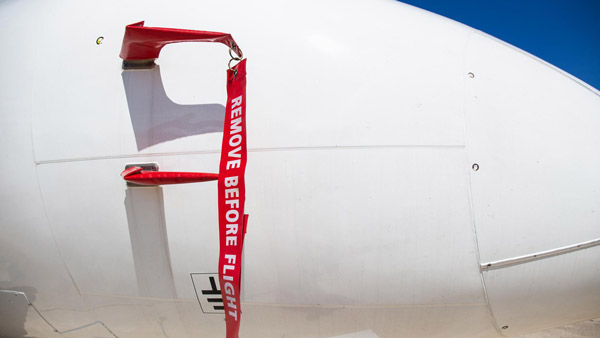 விமானத்திற்குக் கொம்பு மாதிரி இருக்கும் இந்த கருவி மட்டும் சரியா ஒர்க் பண்ணலேனா விஷயம் விபரீதம் ஆகிடும் . . . என்ன கருவி தெரியுமா ? 