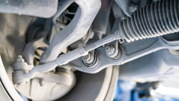 டர்ன் செய்யும்போது ஸ்டீயரிங்கில் இருந்து சத்தம் வருவதை ஈஸியா எடுத்துக்காதீங்க!! அதுக்கு இவ்ளோ காரணம் இருக்கு