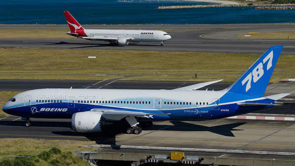 யம்மாடியோவ்... 19 மணிநேர விமான பயணமா!! உலகிலேயே நீண்ட தொலைவு இயங்கும் விமானம் இதுதான்! 