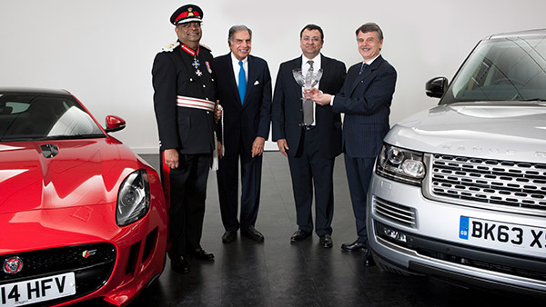 கொடி பறக்குதா! ரத்தன் டாடாவிற்கு அன்று நடந்த அவமானம்... ஃபோர்டு நிறுவனத்தை மீண்டும் மீண்டும் பழிவாங்கும் டாடா!