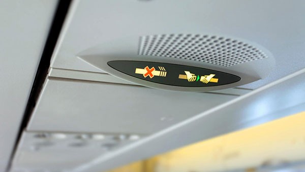 விமானங்களில் பயணி களை ஏன் சீட் பெல்ட் அணியச் சொல்லிக் கட்டாய ப்படுத்து கிறார்கள் . . .