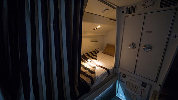 எந்த பிரச்சனையும் இல்லை . . நடுவானிலேயே விமானிகள் அசந்து தூங்குவார்கள் . . . ஆனால் ஒன்று மட்டும் முக்கியம் . . .