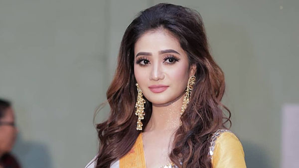 விபத்தில் சிக்கிய பாடகியின் டாடா பஞ்ச் கார்... ஹைலைட் என்னனா அவங்களுக்கு சின்னத ஒரு கீரல்கூட ஏற்படல!