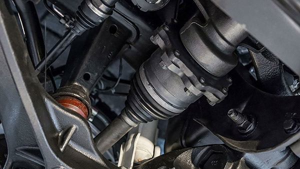 டர்ன் செய்யும்போது ஸ்டீயரிங்கில் இருந்து சத்தம் வருவதை ஈஸியா எடுத்துக்காதீங்க!! அதுக்கு இவ்ளோ காரணம் இருக்கு