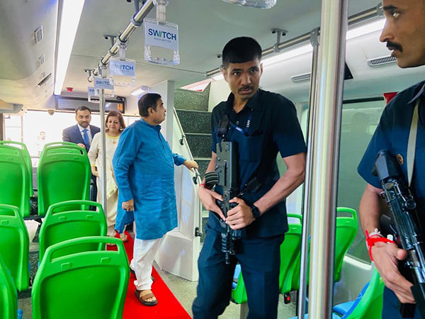 மும்பைக்கு வந்தது முதல் டபுள் டக்கர் ஏசி பஸ் . . . சென்னைக்கு எப்போ வரப்போகுது தெரியுமா . . .