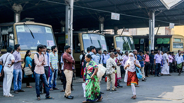 அட்டை வாயிலாக பேருந்துக்கான கட்டணம் செலுத்தும் திட்டம்... விரைவில் சென்னை, கோவை, மதுரையில் அறிமுகமாக போகுது! அட்டை வாயிலாக பேருந்துக்கான கட்டணம் செலுத்தும் திட்டம்... விரைவில் சென்னை, கோவை, மதுரையில் அறிமுகமாக போகுது!