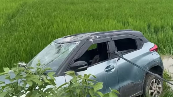 விபத்தில் சிக்கிய பாடகியின் டாடா பஞ்ச் கார்... ஹைலைட் என்னனா அவங்களுக்கு சின்னத ஒரு கீரல்கூட ஏற்படல!