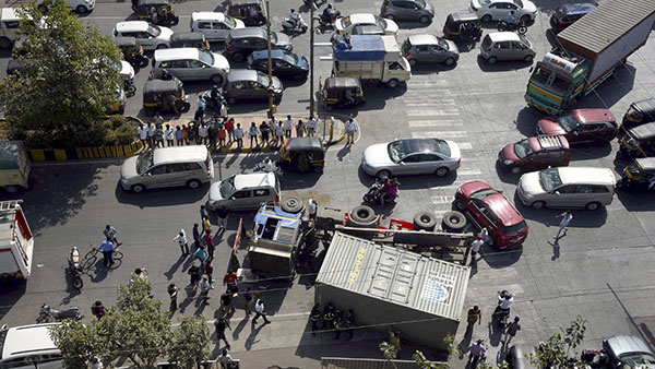 லிட்டர் ரூ120க்கு வித்தாலும் சரி இந்த ஊரு மக்கள் பெட்ரோல் காரை தான் விரும்பி வாங்குறாங்க . . . ஏன் தெரியுமா ? 