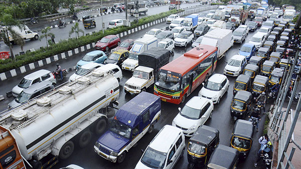 லிட்டர் ரூ120க்கு வித்தாலும் சரி இந்த ஊரு மக்கள் பெட்ரோல் காரை தான் விரும்பி வாங்குறாங்க . . . ஏன் தெரியுமா ? 