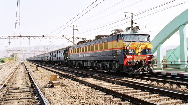 பதறாம இருங்க . . . ரயில்களில் பிரேக் ஃபெயிலியர் நடந்தால் இதான் நடக்கும் . . .