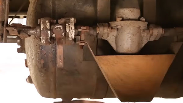 பதறாம இருங்க . . . ரயில்களில் பிரேக் ஃபெயிலியர் நடந்தால் இதான் நடக்கும் . . .