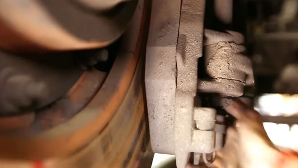 பதறாம இருங்க . . . ரயில்களில் பிரேக் ஃபெயிலியர் நடந்தால் இதான் நடக்கும் . . .