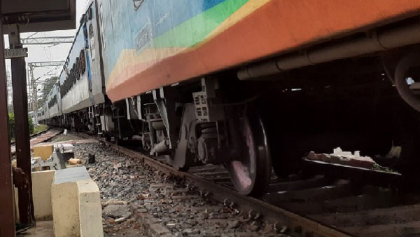 ஒரு இரயில் தடம் புரள்வதற்கு இத்தனை காரணங்கள் இருக்கு!! இதில் ஒன்று நடந்தாலும் காலி...