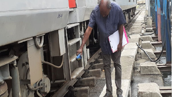 ஒரு இரயில் தடம் புரள்வதற்கு இத்தனை காரணங்கள் இருக்கு!! இதில் ஒன்று நடந்தாலும் காலி...