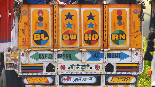 லாரிகளுக்கு பின்னால் Horn Ok Please என எழுதப்பட்டுள்ளதே அதற்கு என்ன அர்த்தம் தெரியுமா . . .