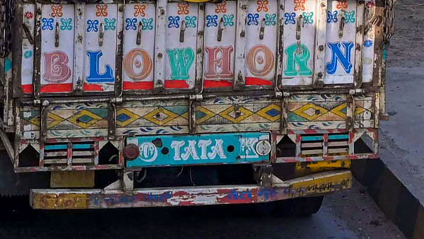 லாரிகளுக்கு பின்னால் Horn Ok Please என எழுதப்பட்டுள்ளதே அதற்கு என்ன அர்த்தம் தெரியுமா . . .