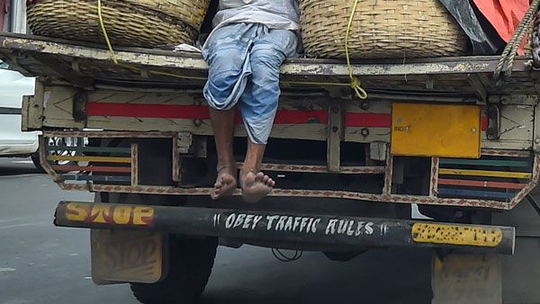 லாரிகளுக்கு பின்னால் Horn Ok Please என எழுதப்பட்டுள்ளதே அதற்கு என்ன அர்த்தம் தெரியுமா . . .