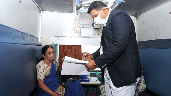 ரயிலில் போகும் போது டி டி ஆர் திடீரென காணாமல் போனால் எப்படிக் கண்டு பிடிக்க வேண்டும் தெரியுமா . . .