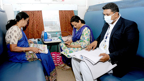 ரயிலில் போகும் போது டி டி ஆர் திடீரென காணாமல் போனால் எப்படிக் கண்டு பிடிக்க வேண்டும் தெரியுமா . . .