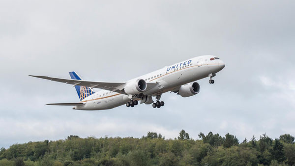 யம்மாடியோவ்... 19 மணிநேர விமான பயணமா!! உலகிலேயே நீண்ட தொலைவு இயங்கும் விமானம் இதுதான்! 