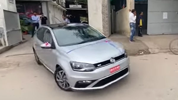 இந்தியாவின் கடைசி போலோ கார் டெலிவரி வழங்கப்பட்டது... சோகத்தில் மூழ்கிய ஃபோக்ஸ்வேகன் நிர்வாகம்!