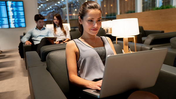 இனிமே போர் அடிக்காது . . . விமான நிலையத்தில் காத்திருக்கும் நேரத்தை ப் பயனுள்ளதாகக் கழிக்க செம டிப்ஸ் ! இனிமே போர் அடிக்காது . . . விமான நிலையத்தில் காத்திருக்கும் நேரத்தை ப் பயனுள்ளதாகக் கழிக்க செம டிப்ஸ் !