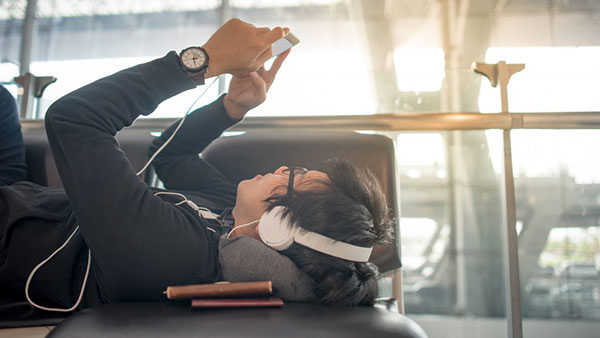 இனிமே போர் அடிக்காது . . . விமான நிலையத்தில் காத்திருக்கும் நேரத்தை ப் பயனுள்ளதாகக் கழிக்க செம டிப்ஸ் ! இனிமே போர் அடிக்காது . . . விமான நிலையத்தில் காத்திருக்கும் நேரத்தை ப் பயனுள்ளதாகக் கழிக்க செம டிப்ஸ் !