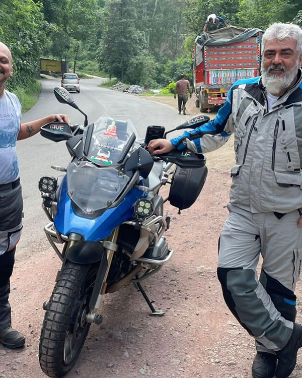 நடிகை மஞ்சு வாரியர் உடன் லடாக்கில் நடிகர் அஜித் பைக் ட்ரிப்!! படங்கள் இணையத்தில் வைரல் 