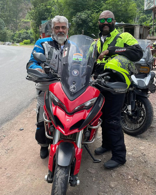 நடிகை மஞ்சு வாரியர் உடன் லடாக்கில் நடிகர் அஜித் பைக் ட்ரிப்!! படங்கள் இணையத்தில் வைரல் 