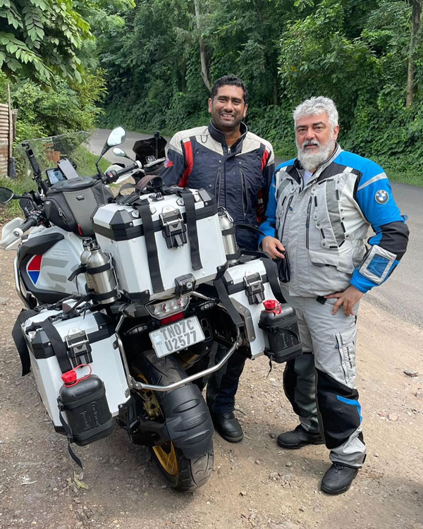 நடிகை மஞ்சு வாரியர் உடன் லடாக்கில் நடிகர் அஜித் பைக் ட்ரிப்!! படங்கள் இணையத்தில் வைரல் 