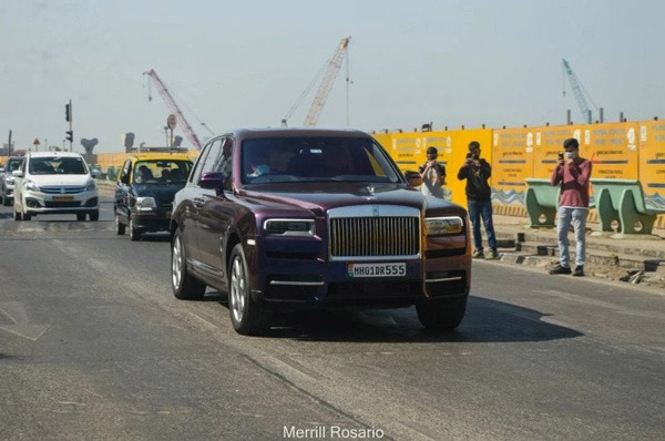 ஒரு காரை வாங்கவே நாக்க தள்ளிடும்.. இதுல 4ரோல்ஸ் ராய்ஸ் கல்லினன் காரை இந்த இந்திய பணக்காரர் வச்சிருக்காரு! யாருங்க அவரு?