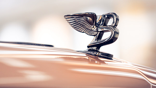 நூதன திருட்டா இருக்கே . . . இப்படி ஒரு கார் திருட்டை நீங்க கேள்வியே பட்டிருக்க மாட்டீங்க . . .