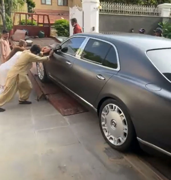 நூதன திருட்டா இருக்கே . . . இப்படி ஒரு கார் திருட்டை நீங்க கேள்வியே பட்டிருக்க மாட்டீங்க . . .