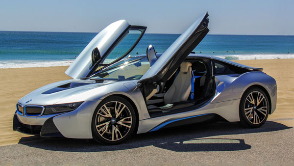 ஒரு சில சொகுசு கார்கள் நடிகர் ஷாருக்கானிடம் மட்டும் தான் இருக்கு!! இவையெல்லாம் பலருக்கு கனவாச்சே...