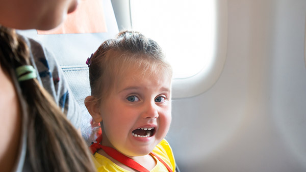 கண்ட்ரோல் பண்ண முடியாது... விமானங்களில் நம்மை அறியாமலேயே இந்த விஷயத்தை செய்து விடுவோம்... ஏன் தெரியுமா?