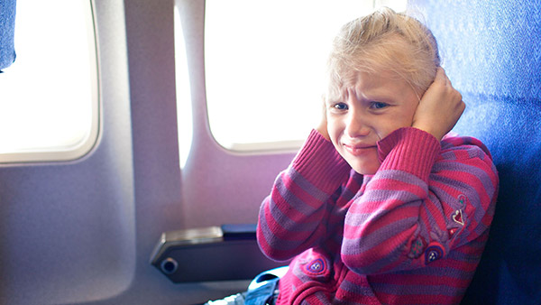 கண்ட்ரோல் பண்ண முடியாது... விமானங்களில் நம்மை அறியாமலேயே இந்த விஷயத்தை செய்து விடுவோம்... ஏன் தெரியுமா?